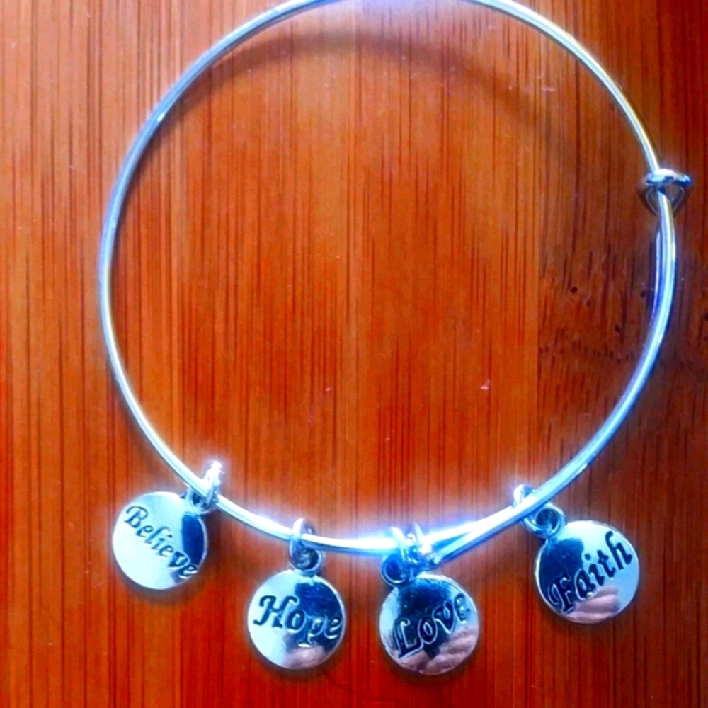 1PC Beautiful African Silver Charm Bracelet